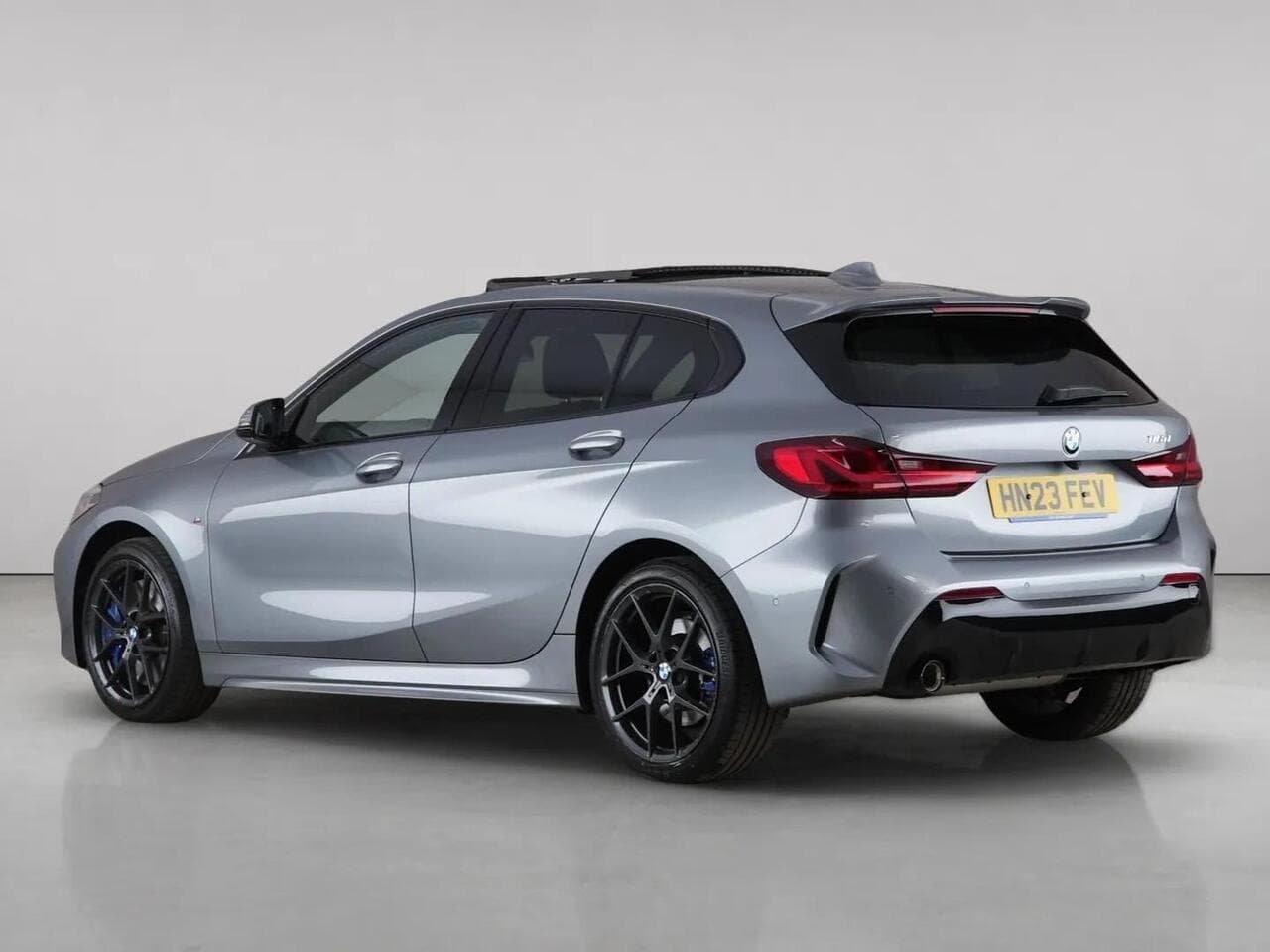 BMW 1 Series thumbnail Rear Left