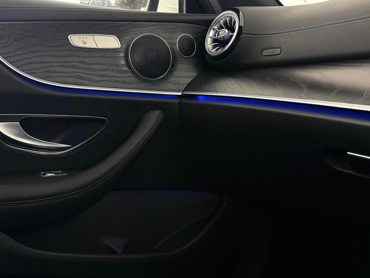 Mercedes-Benz E Class thumbnail Interior Front