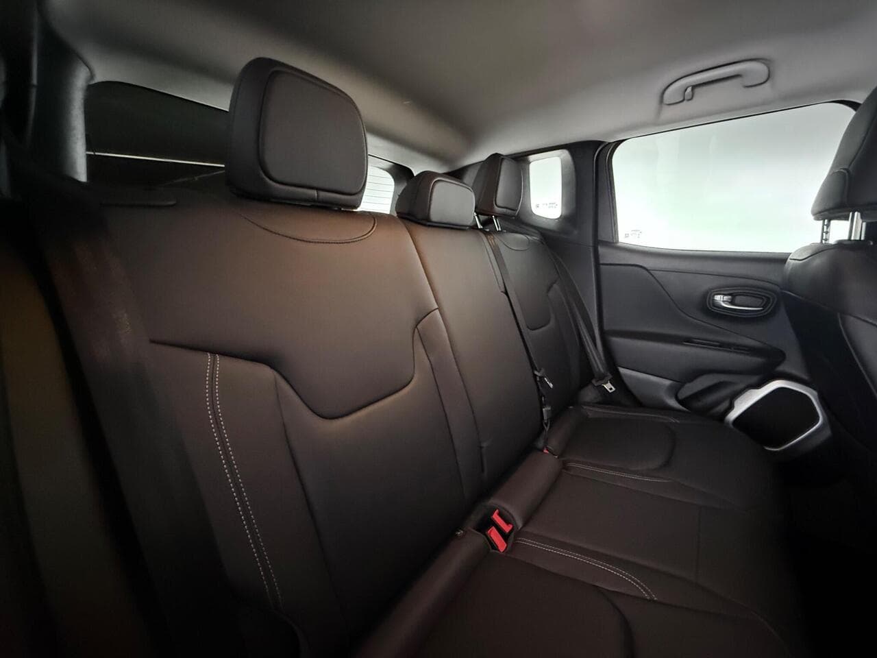 Jeep Renegade thumbnail Seats Rear