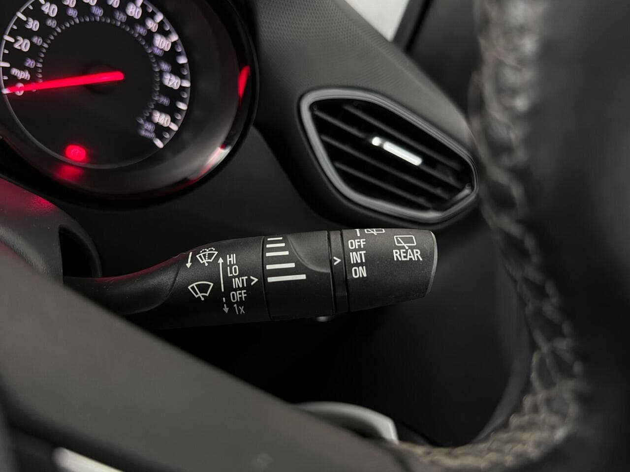 Vauxhall Crossland X thumbnail Misc Controls