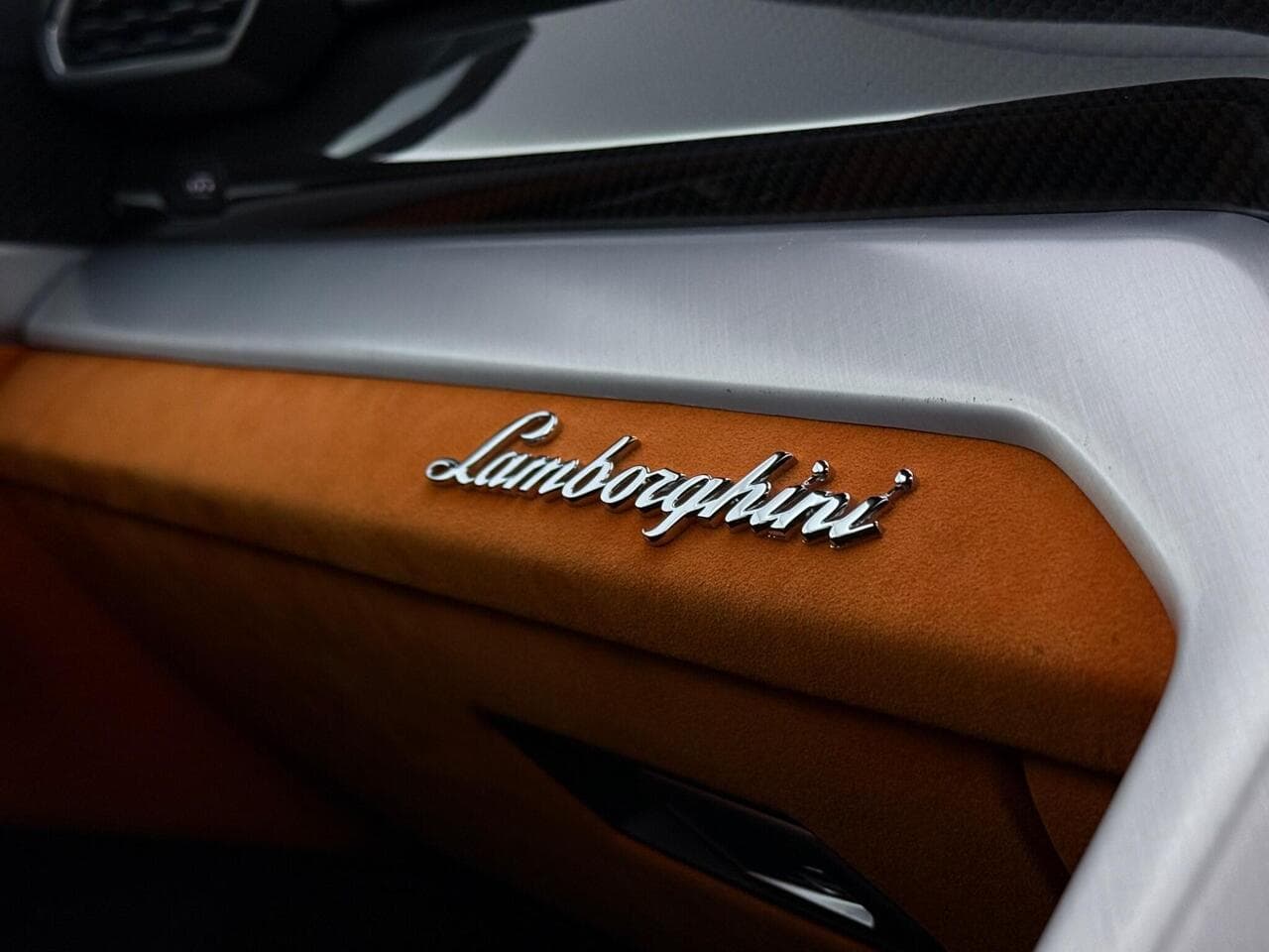 Lamborghini Urus thumbnail Badge Exterior