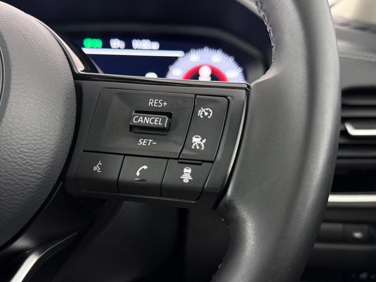 Nissan Qashqai thumbnail Misc Controls
