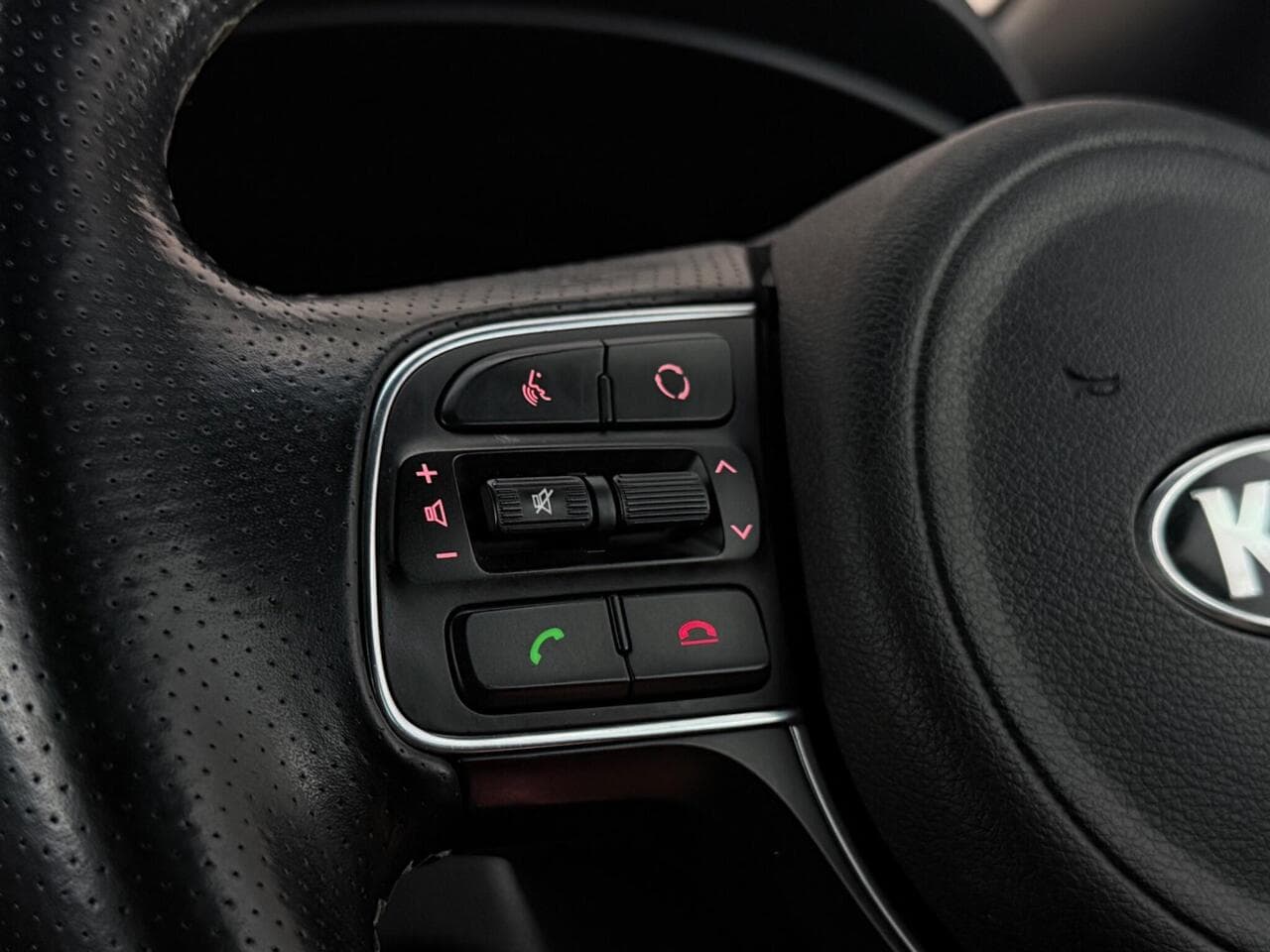 Kia Sportage thumbnail Misc Controls