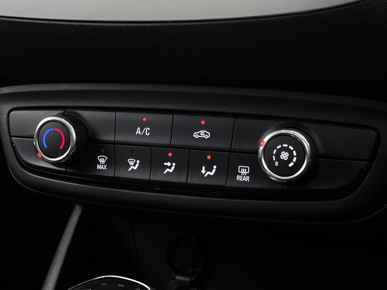Vauxhall Crossland X thumbnail Misc Controls