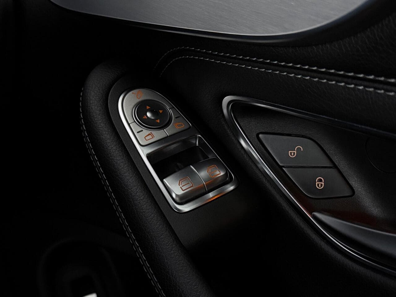 Mercedes-Benz C Class thumbnail Misc Controls