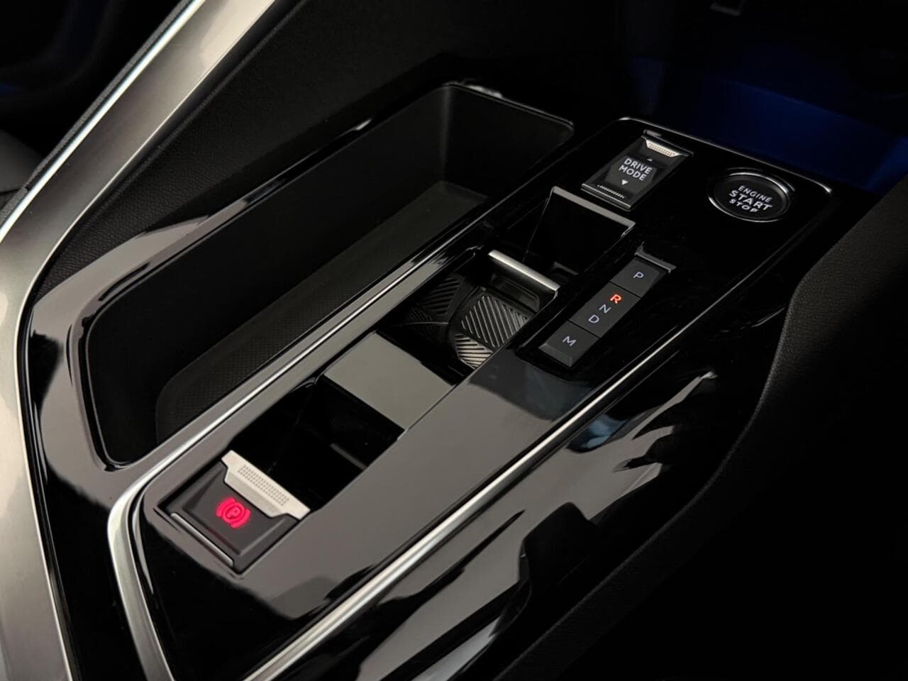 Peugeot 3008 thumbnail Interior Front