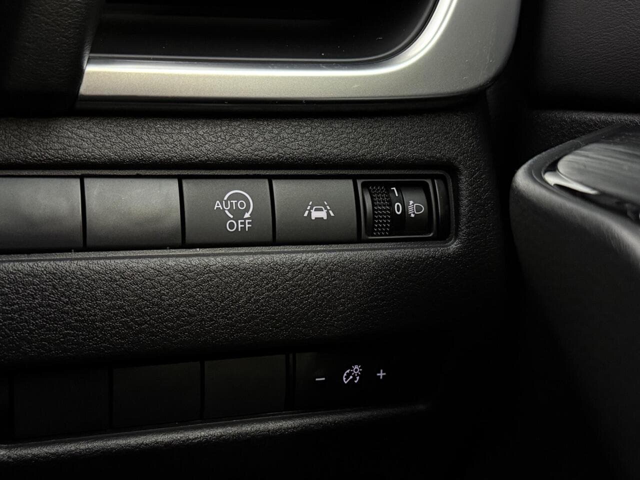 Nissan Qashqai thumbnail Misc Controls