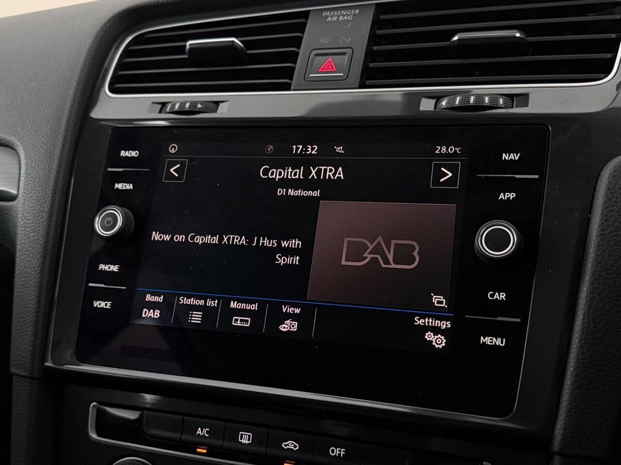 Volkswagen Golf thumbnail Infotainment System