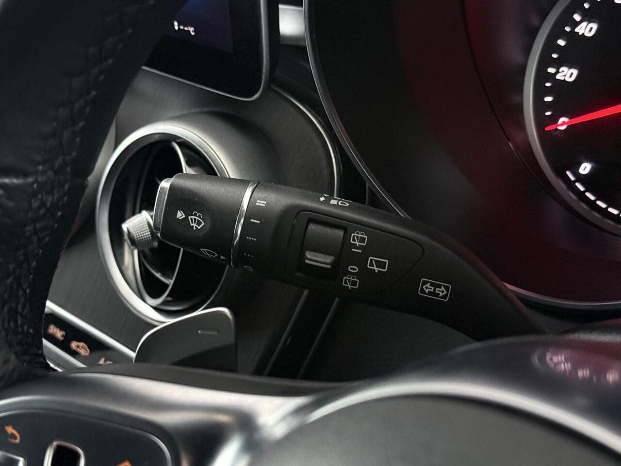 Mercedes-Benz GLC thumbnail Misc Controls