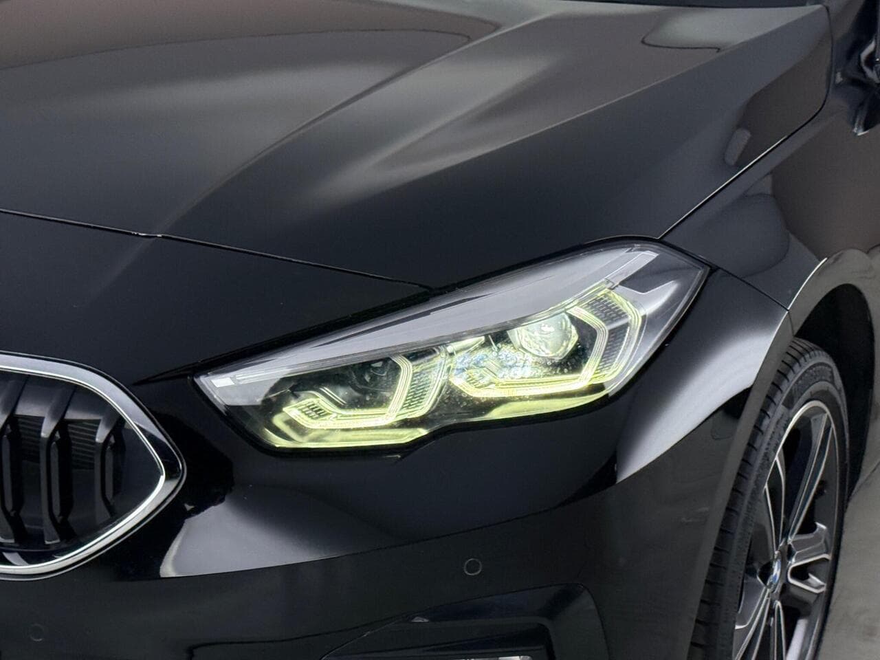 BMW 2 Series Gran Coupe thumbnail Lights Front