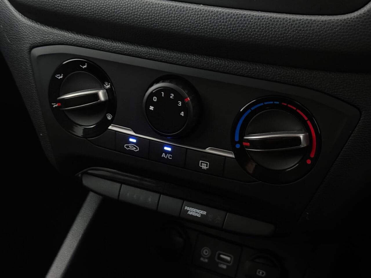 Hyundai i20 thumbnail Misc Controls