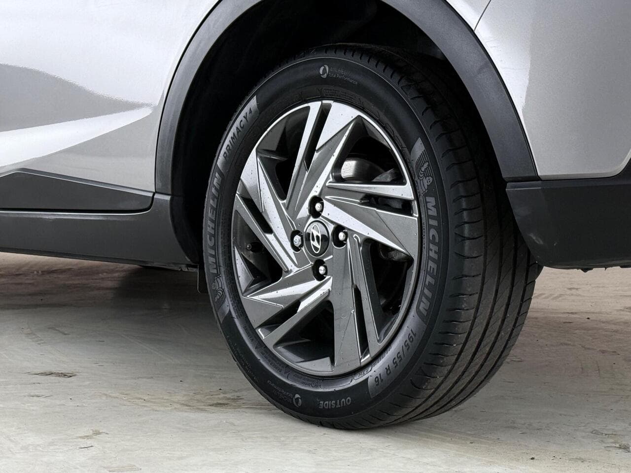 Hyundai BAYON thumbnail Wheel