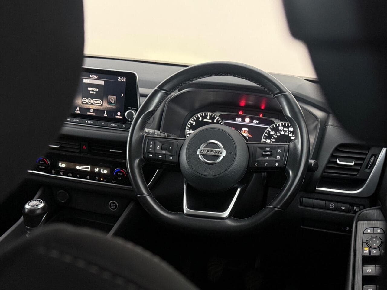 Nissan Qashqai thumbnail Steering Wheel