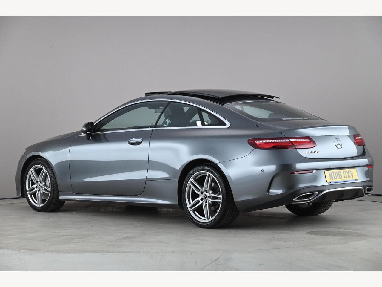 Mercedes-Benz E Class thumbnail Rear Left