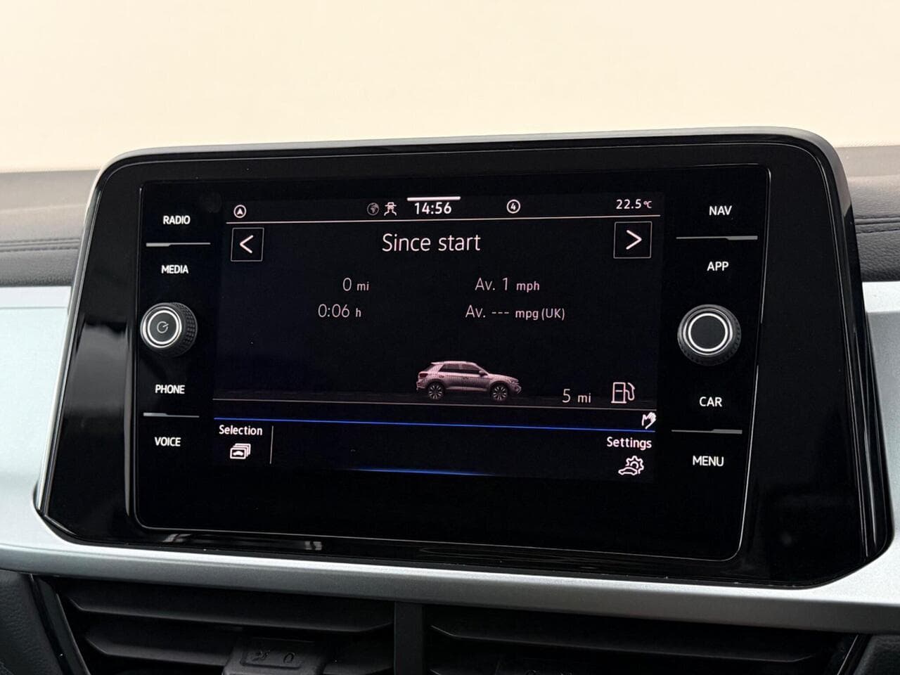 Volkswagen T-Roc thumbnail Infotainment System
