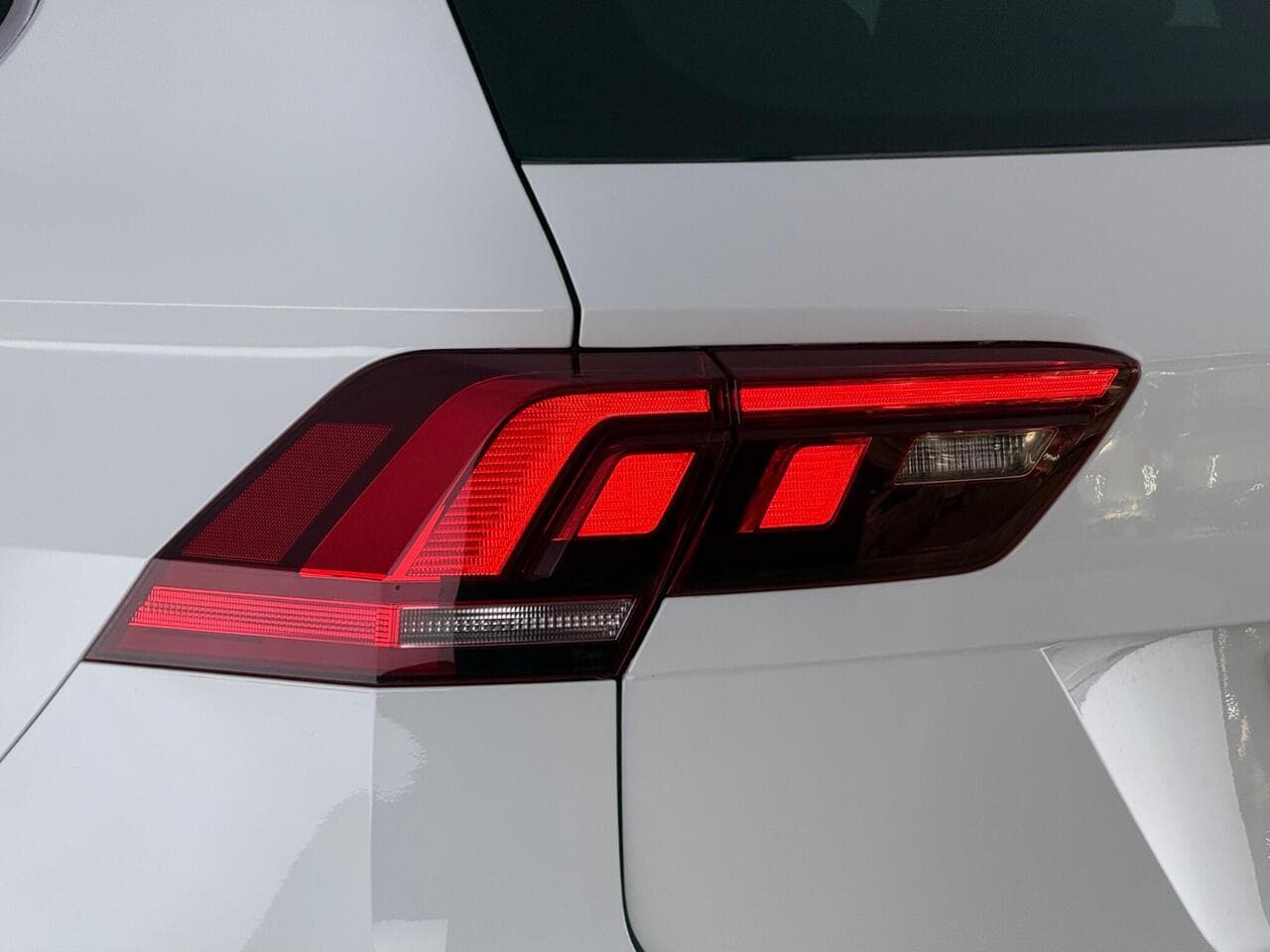 Volkswagen Tiguan thumbnail Lights Rear