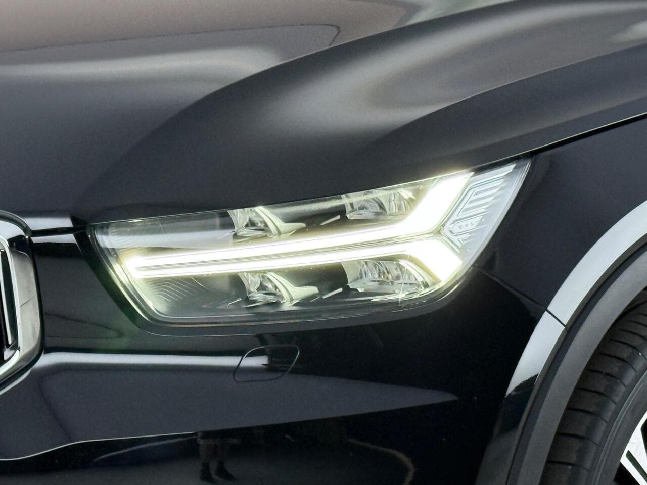 Volvo XC40 thumbnail Lights Front