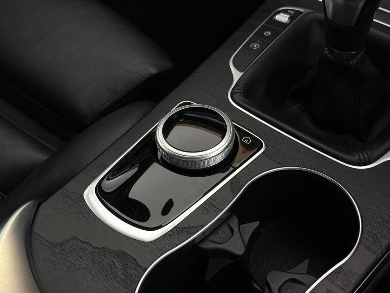 Mercedes-Benz C Class thumbnail Misc Controls