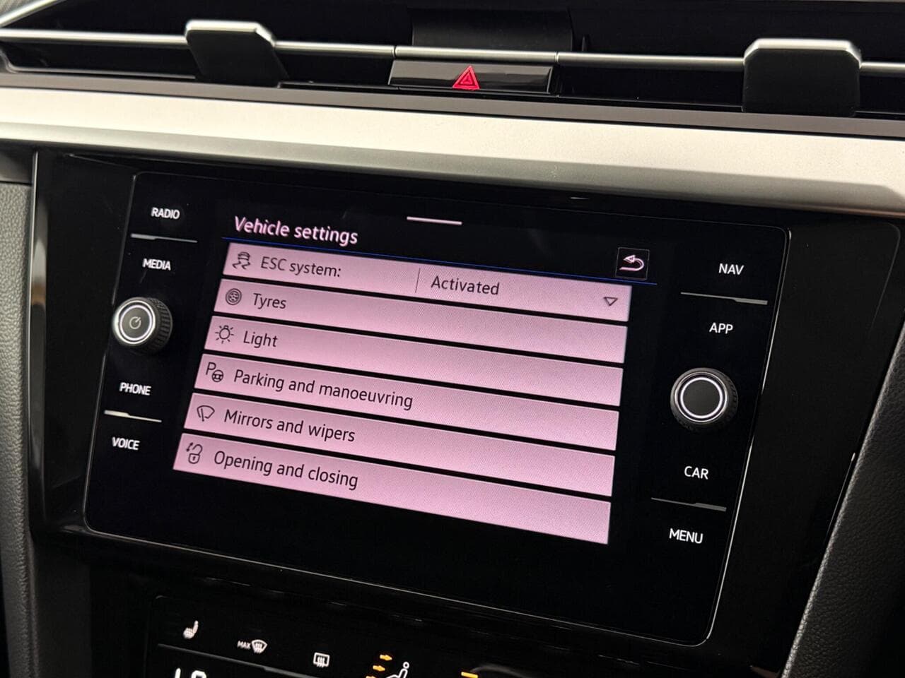 Volkswagen Arteon thumbnail Infotainment System