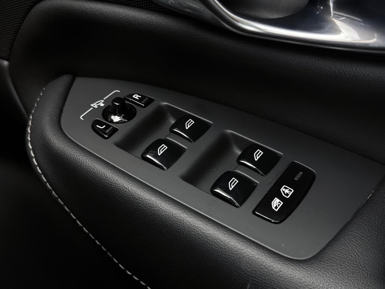 Volvo XC90 thumbnail Misc Controls