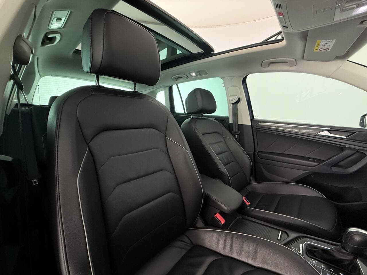Volkswagen Tiguan thumbnail Seat Driver