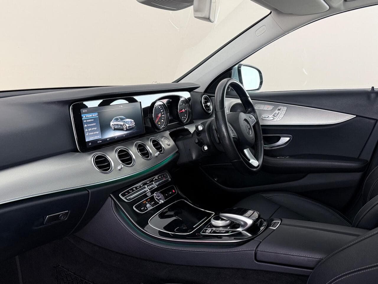 Mercedes-Benz E Class thumbnail Interior Front