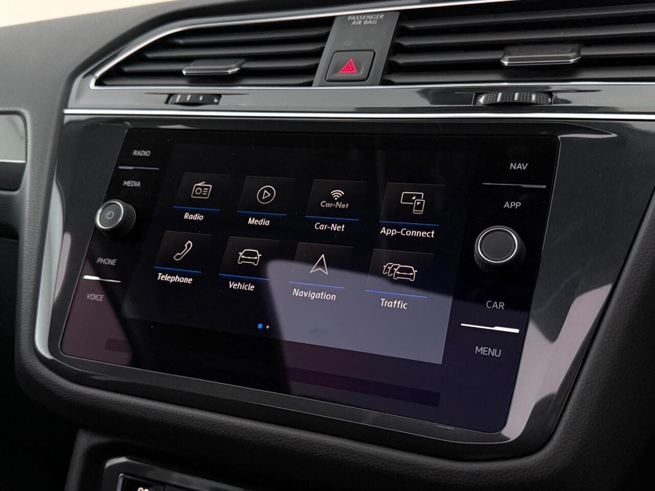 Volkswagen Tiguan Allspace thumbnail Infotainment System