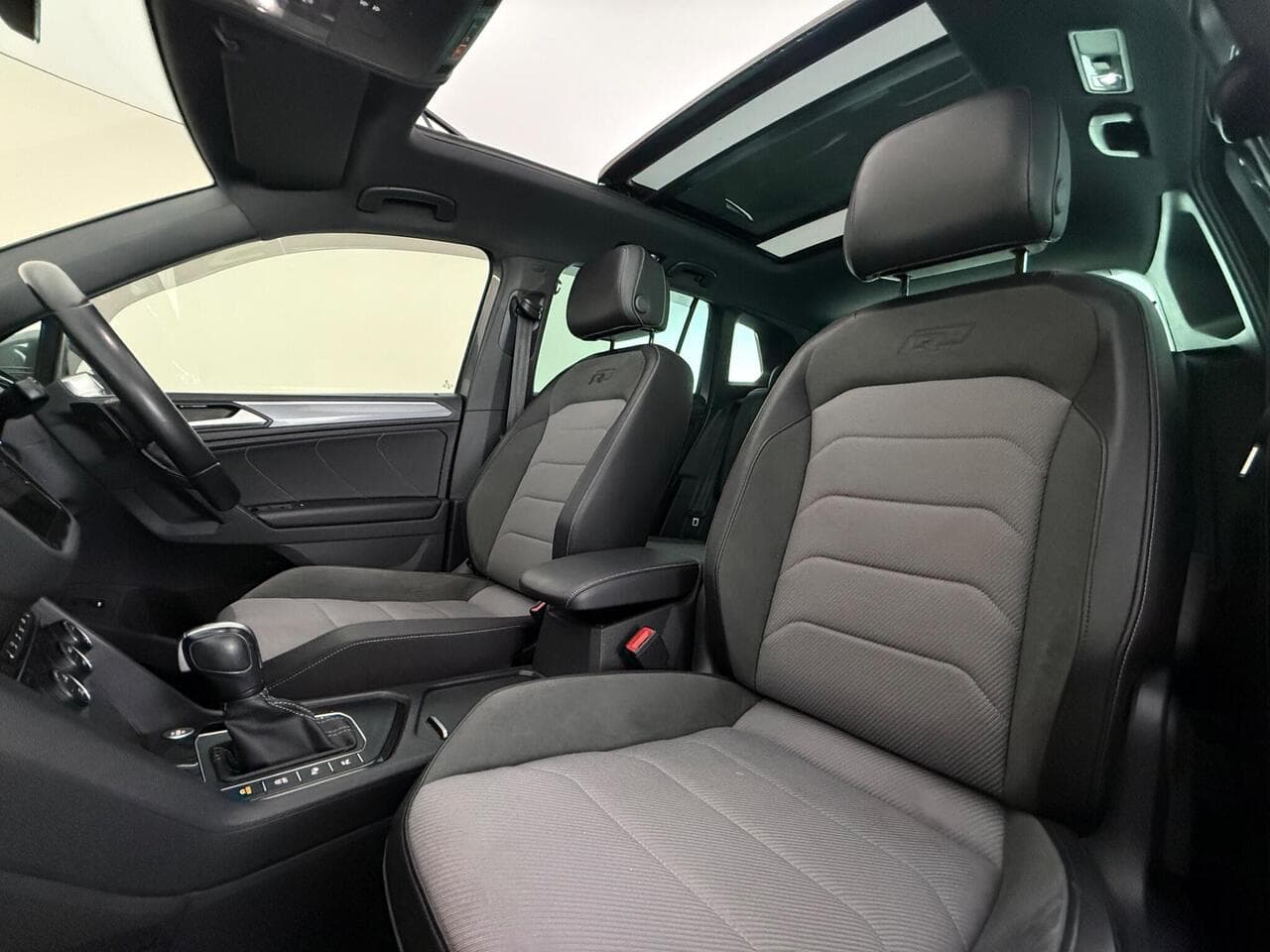 Volkswagen Tiguan thumbnail Seat Front Passenger