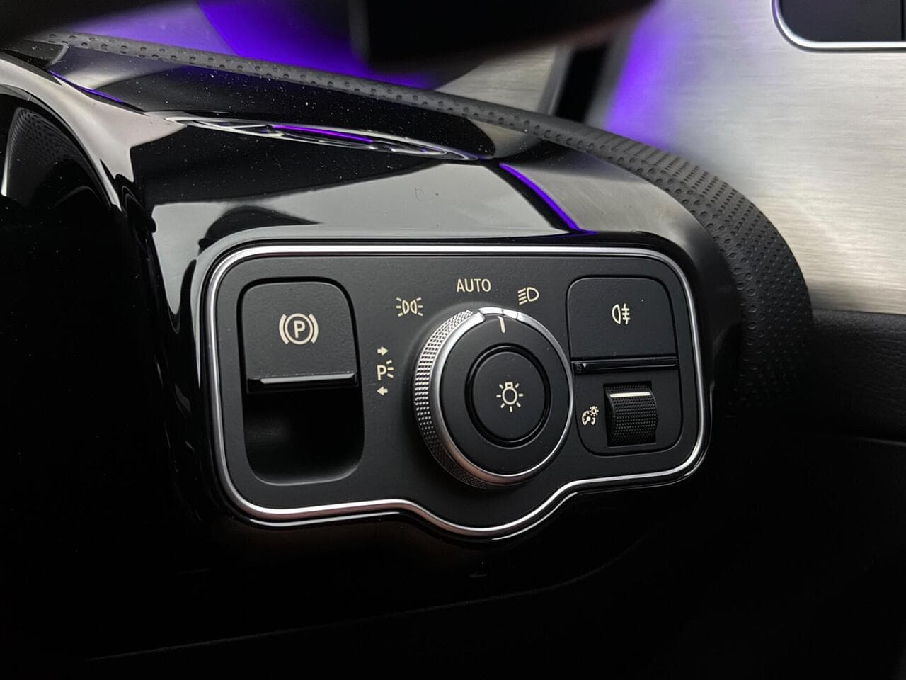 Mercedes-Benz CLA thumbnail Misc Controls