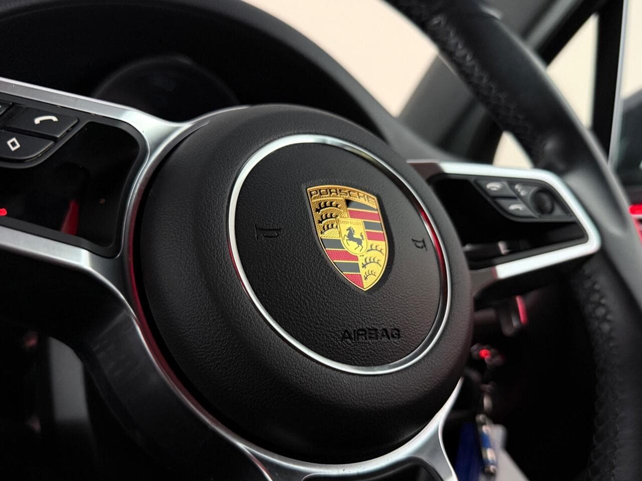 Porsche Macan thumbnail Steering Wheel