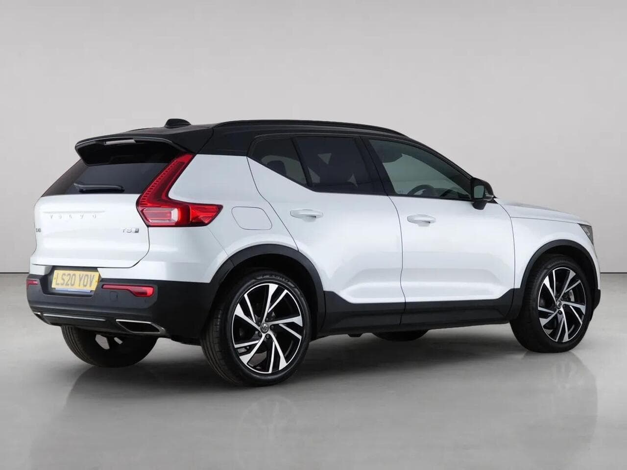 Volvo XC40 thumbnail Rear Right