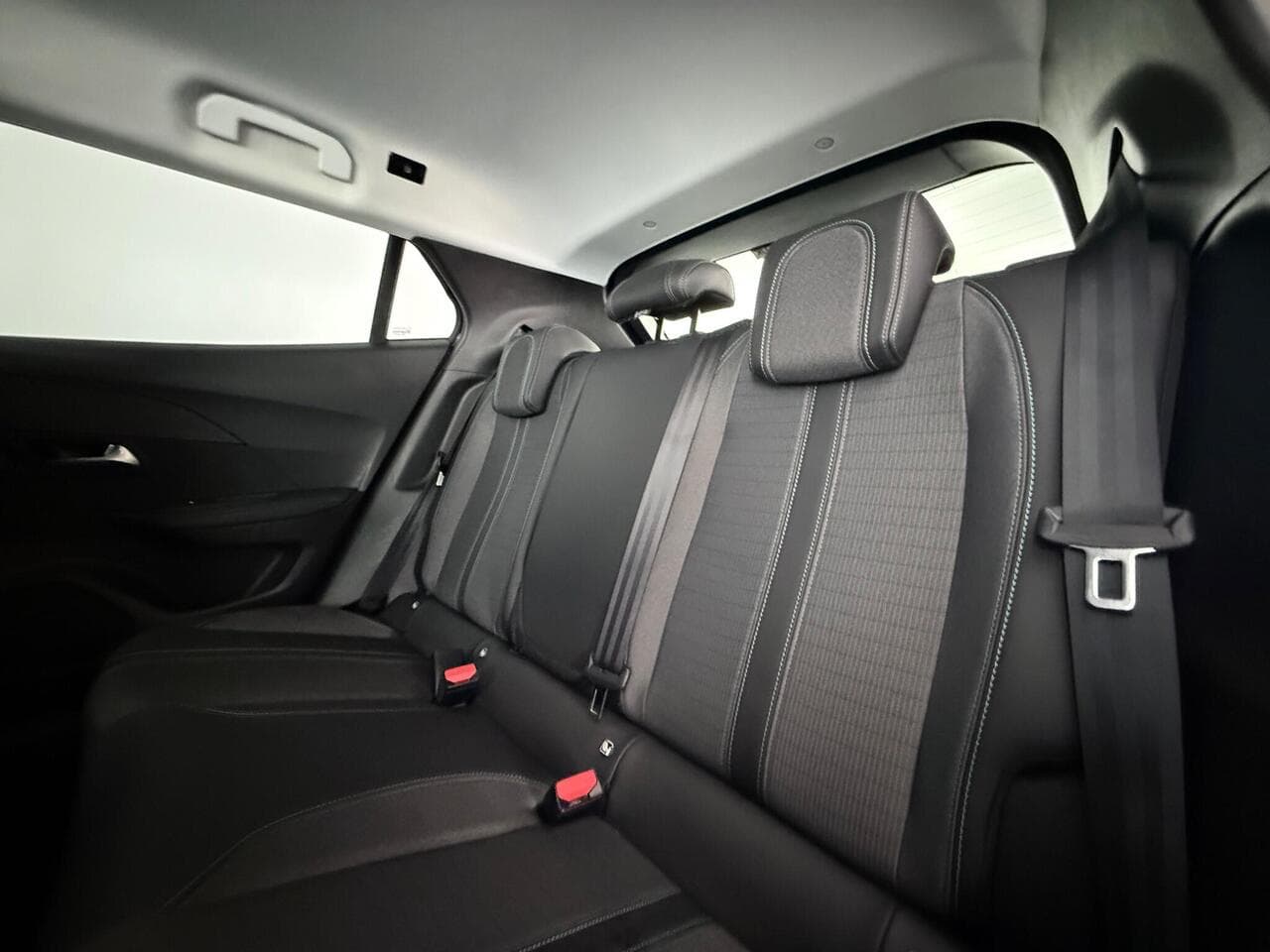 Peugeot 2008 thumbnail Seats Rear