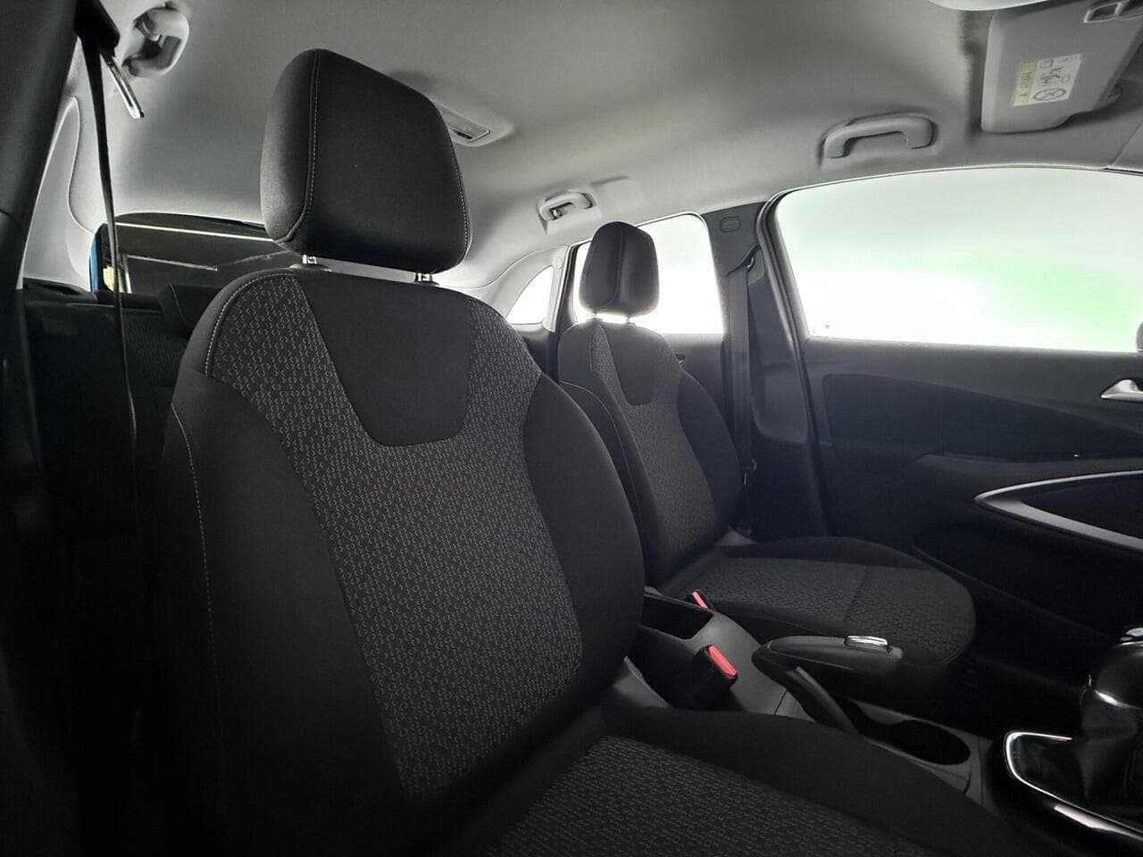 Vauxhall Crossland X thumbnail Seats Rear