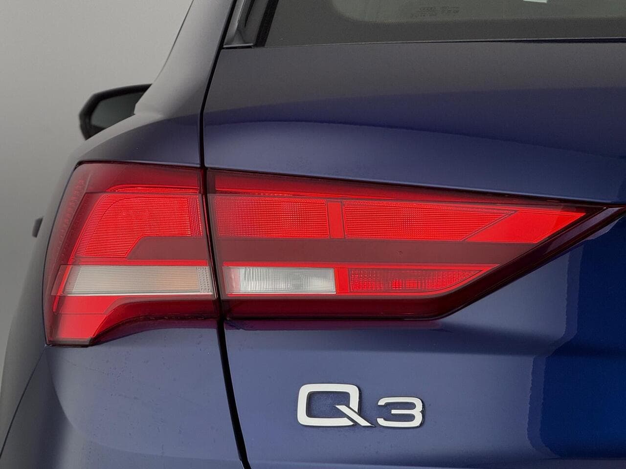 Audi Q3 thumbnail Lights Rear