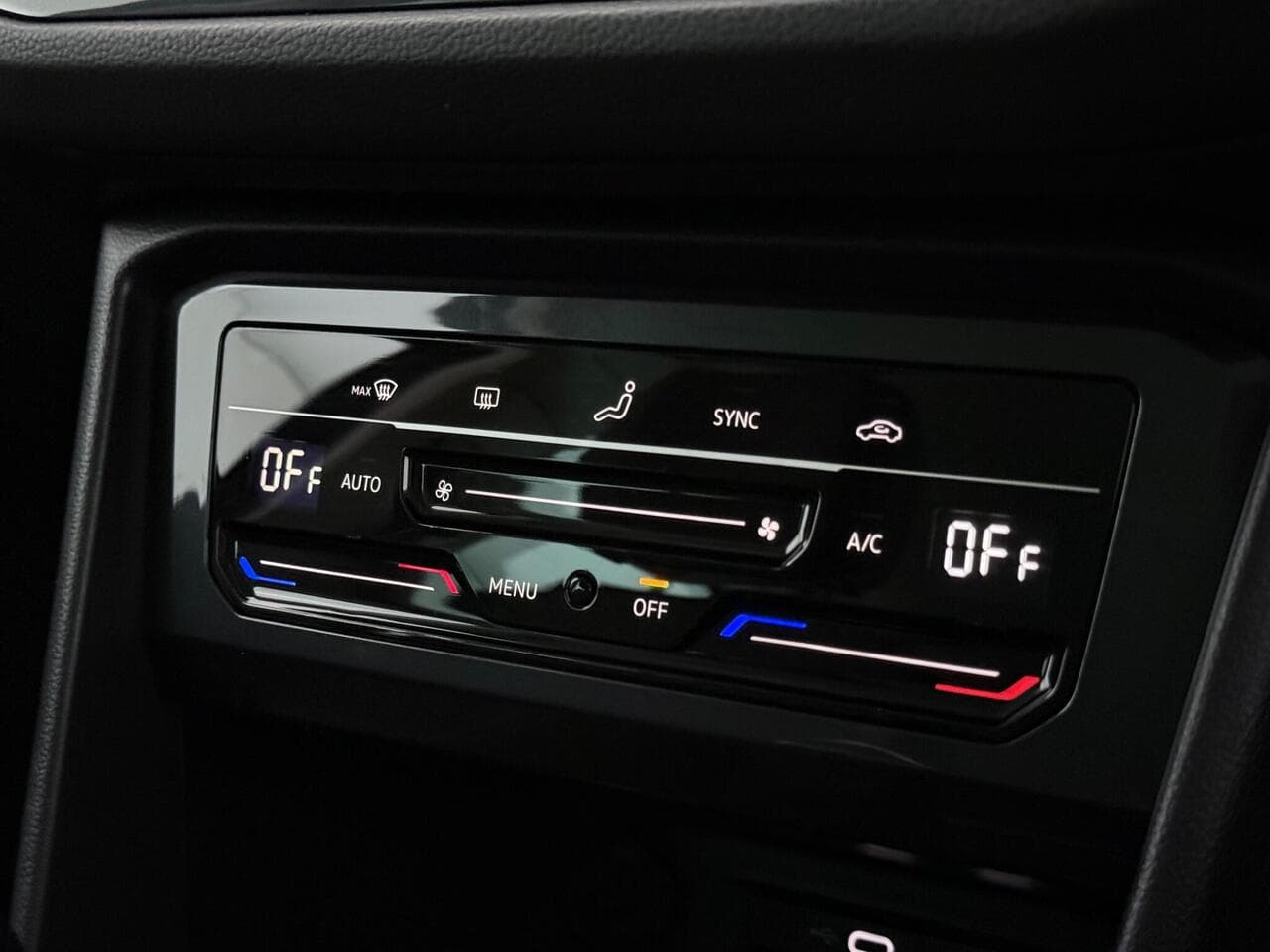 Volkswagen Tiguan thumbnail Infotainment System