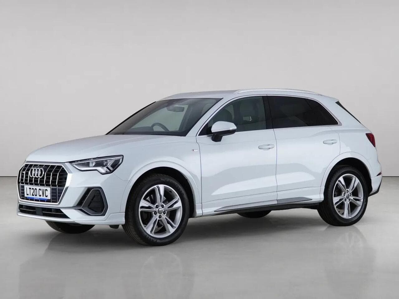 Audi Q3 thumbnail Front Left