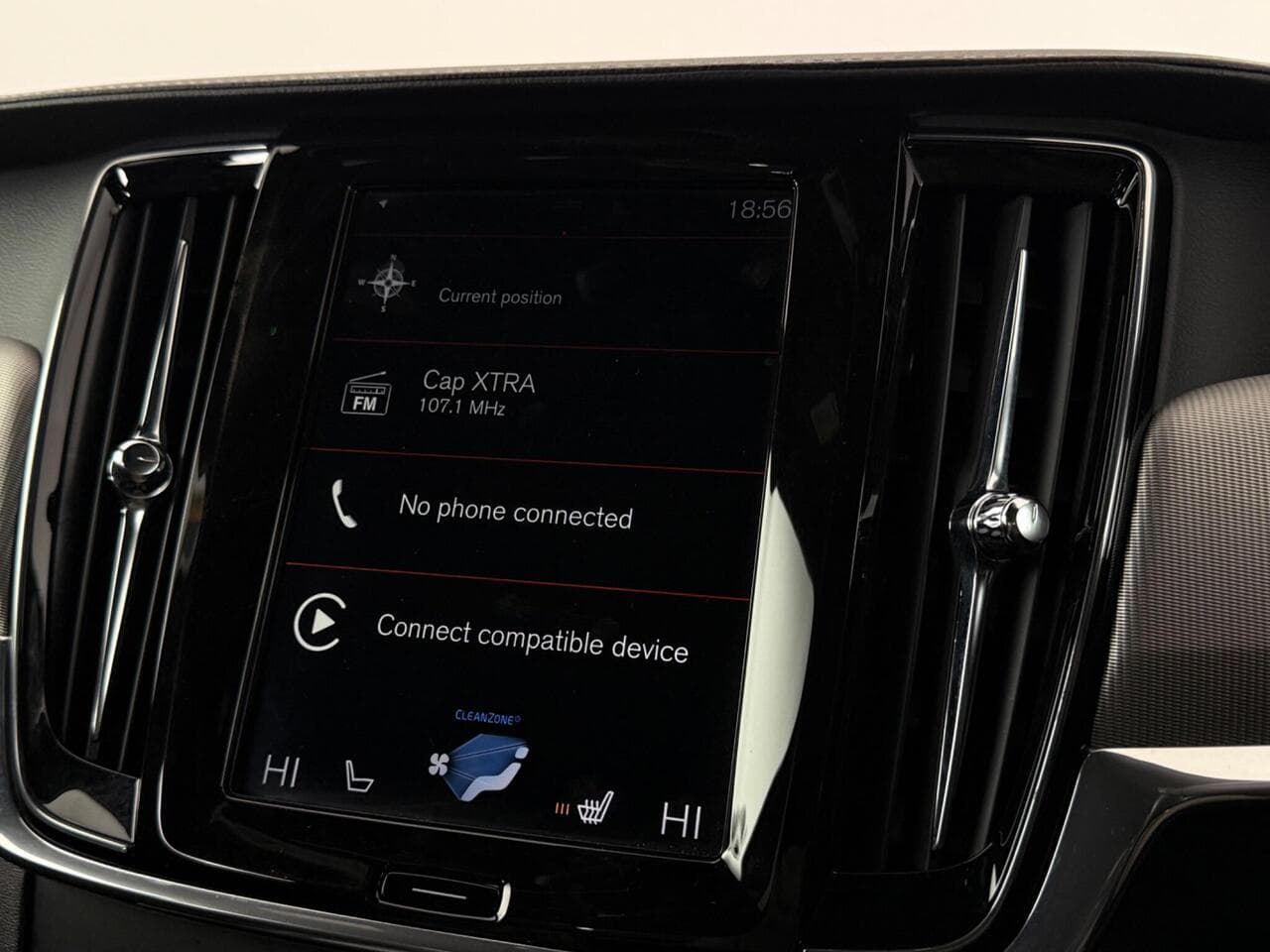 Volvo S90 thumbnail Infotainment System