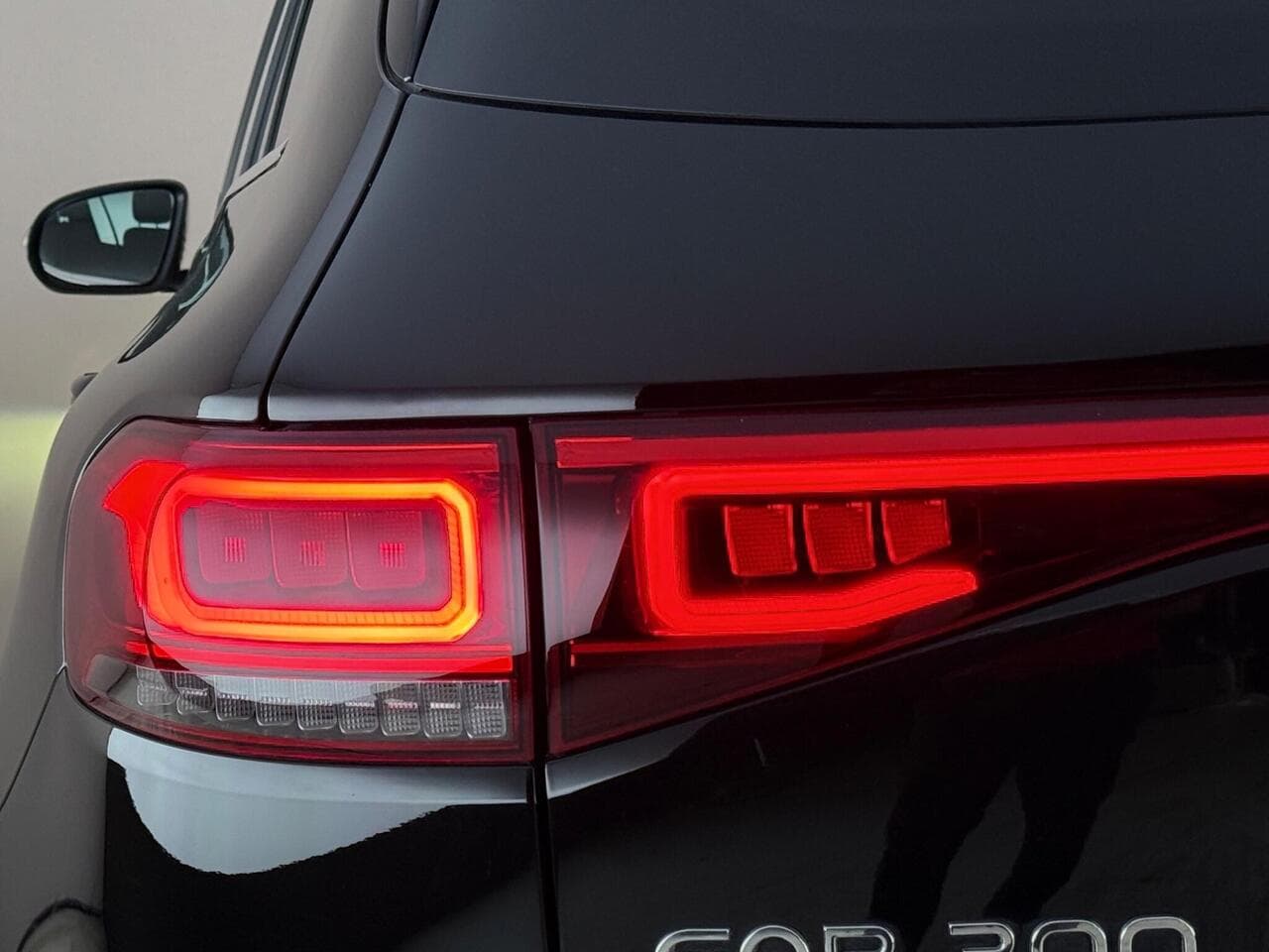 Mercedes-Benz EQB thumbnail Lights Rear