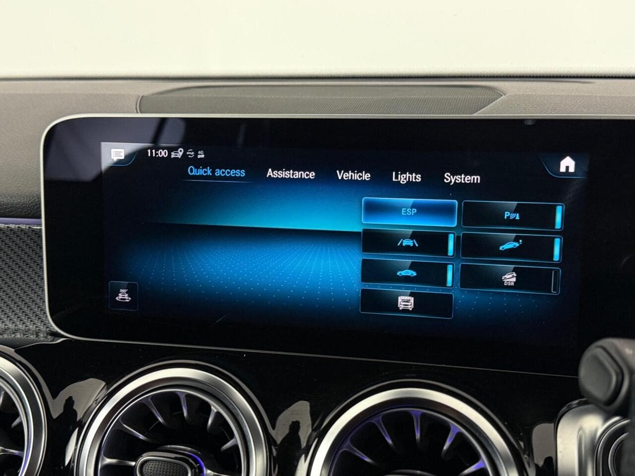 Mercedes-Benz GLB thumbnail Infotainment System