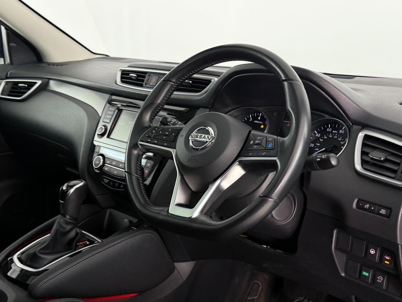 Nissan Qashqai thumbnail Steering Wheel