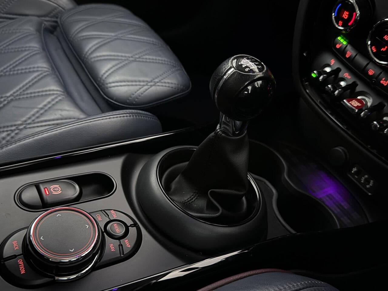 MINI Clubman thumbnail Interior Front