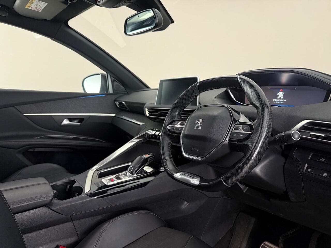 Peugeot 5008 thumbnail Interior Front