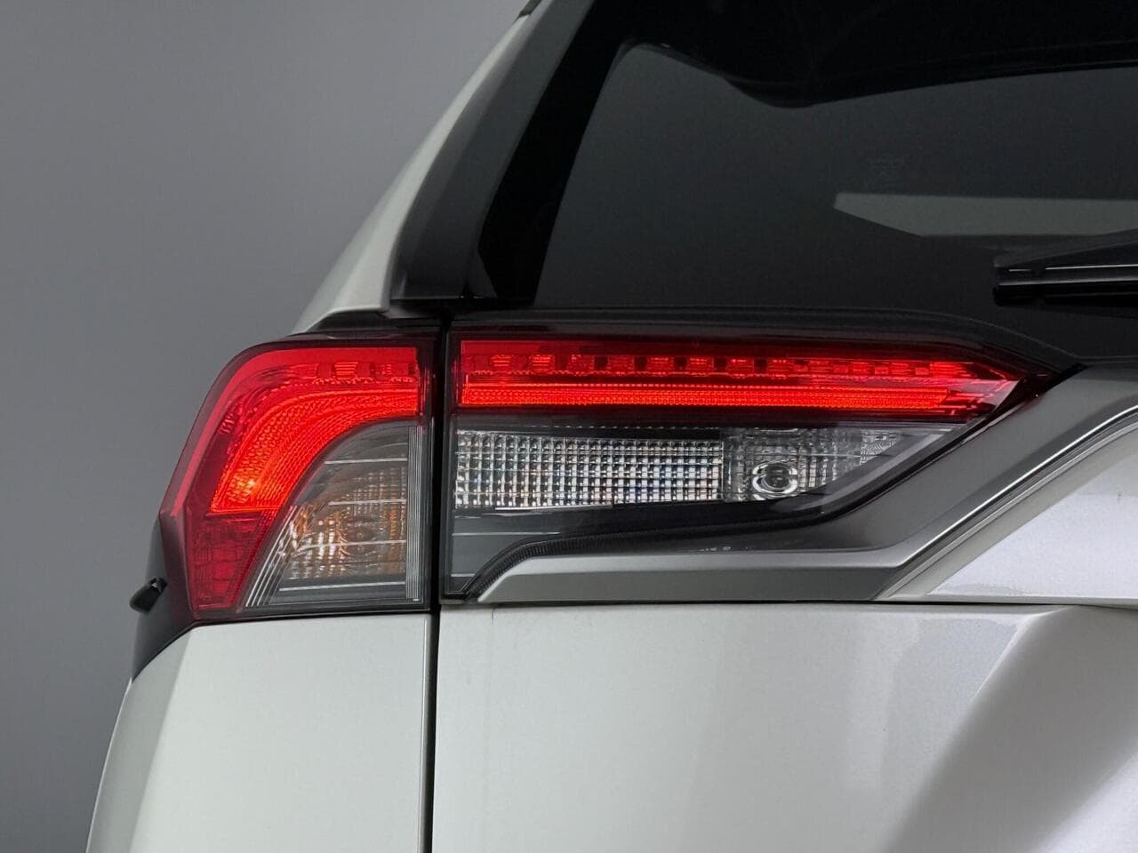 Toyota RAV4 thumbnail Lights Rear