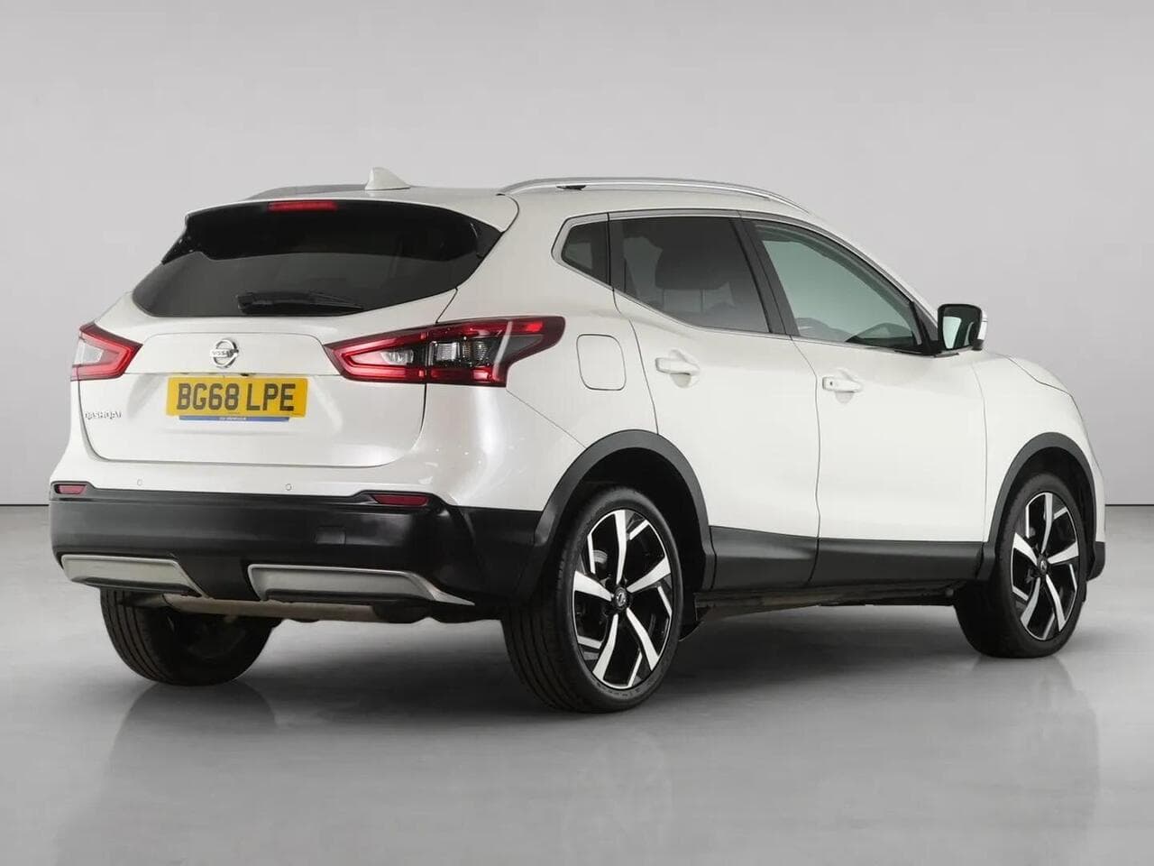 Nissan Qashqai thumbnail Rear Right