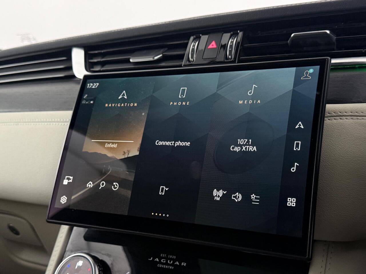 Jaguar F-PACE thumbnail Infotainment System