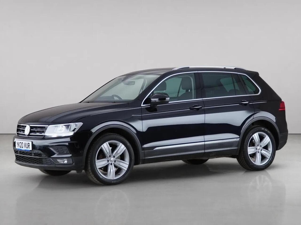 Volkswagen Tiguan thumbnail Side Left