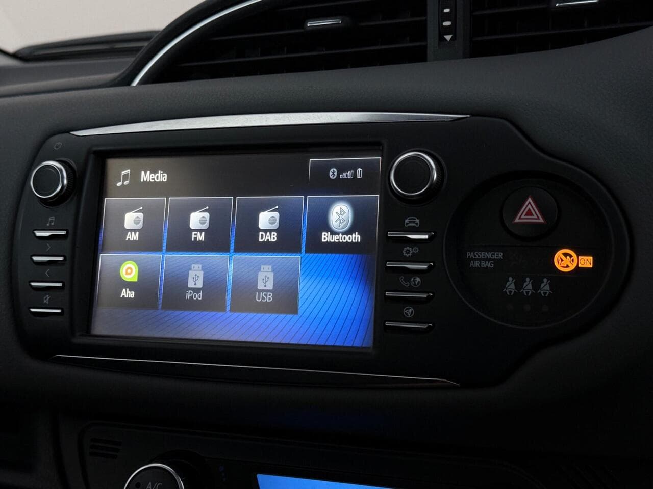 Toyota Yaris thumbnail Infotainment System