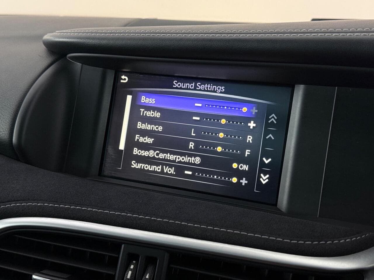 Infiniti Q30 thumbnail Infotainment System