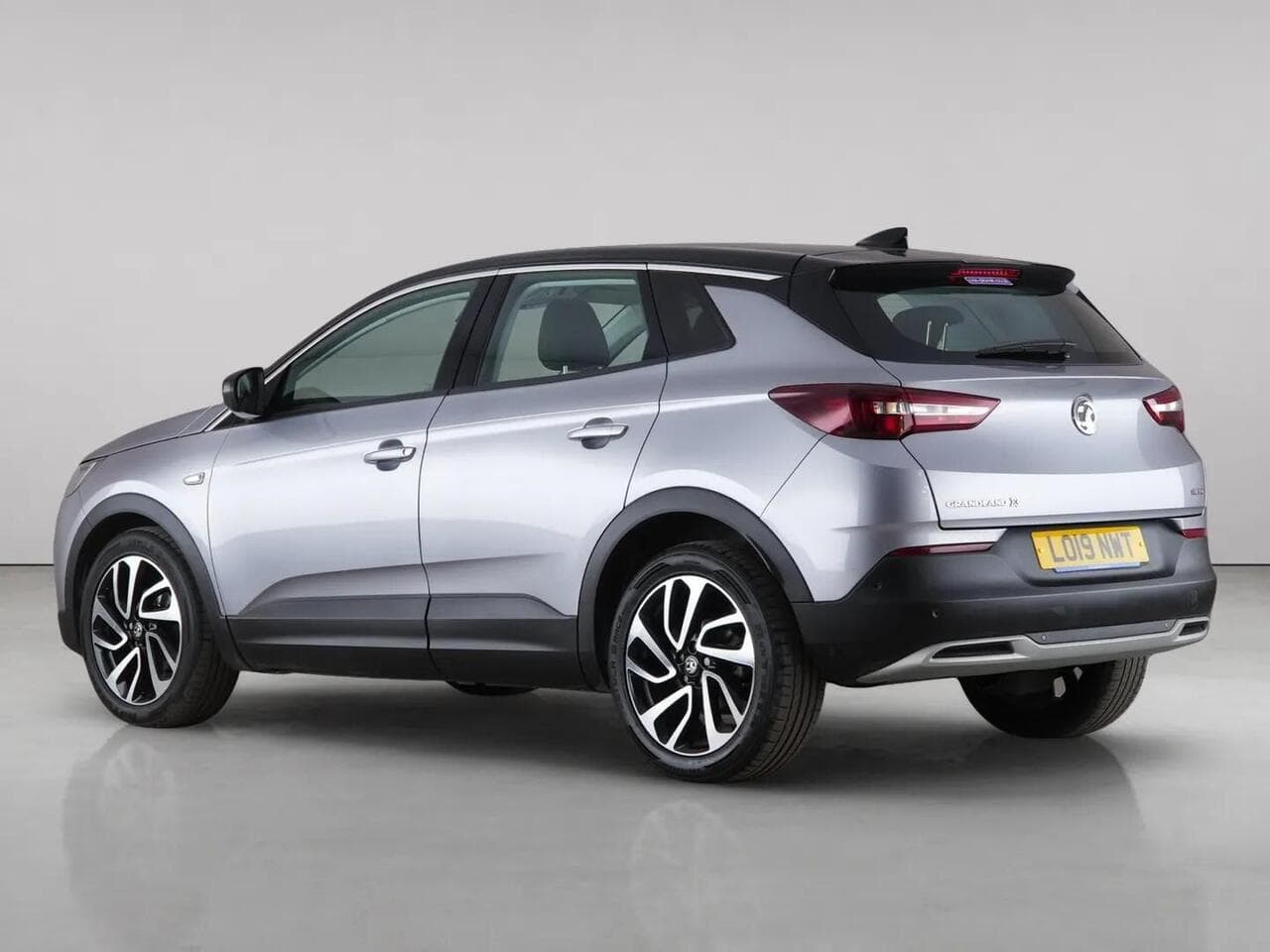 Vauxhall Grandland X thumbnail Rear Left
