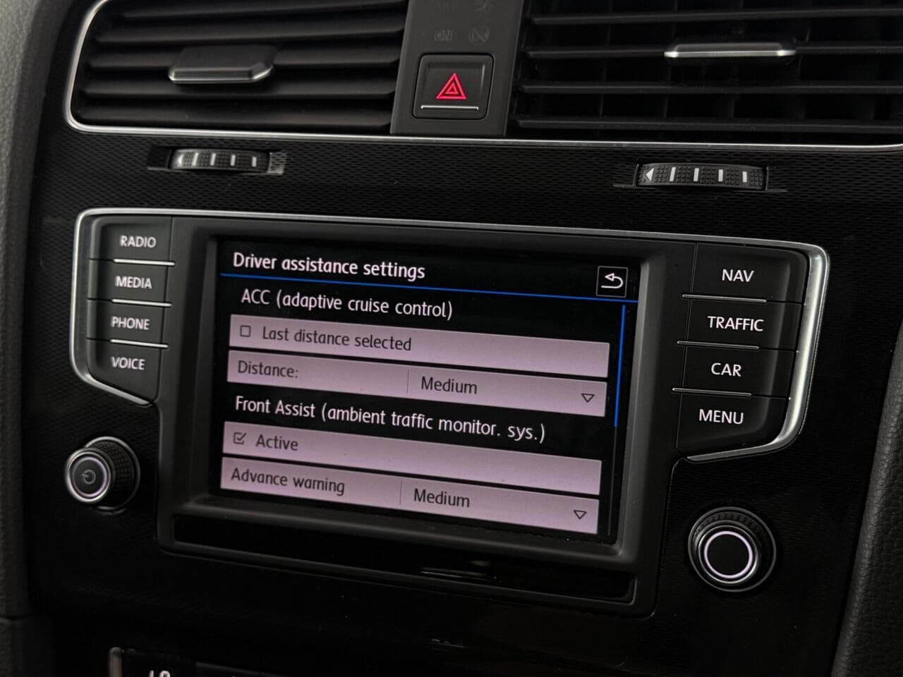 Volkswagen Golf thumbnail Infotainment System